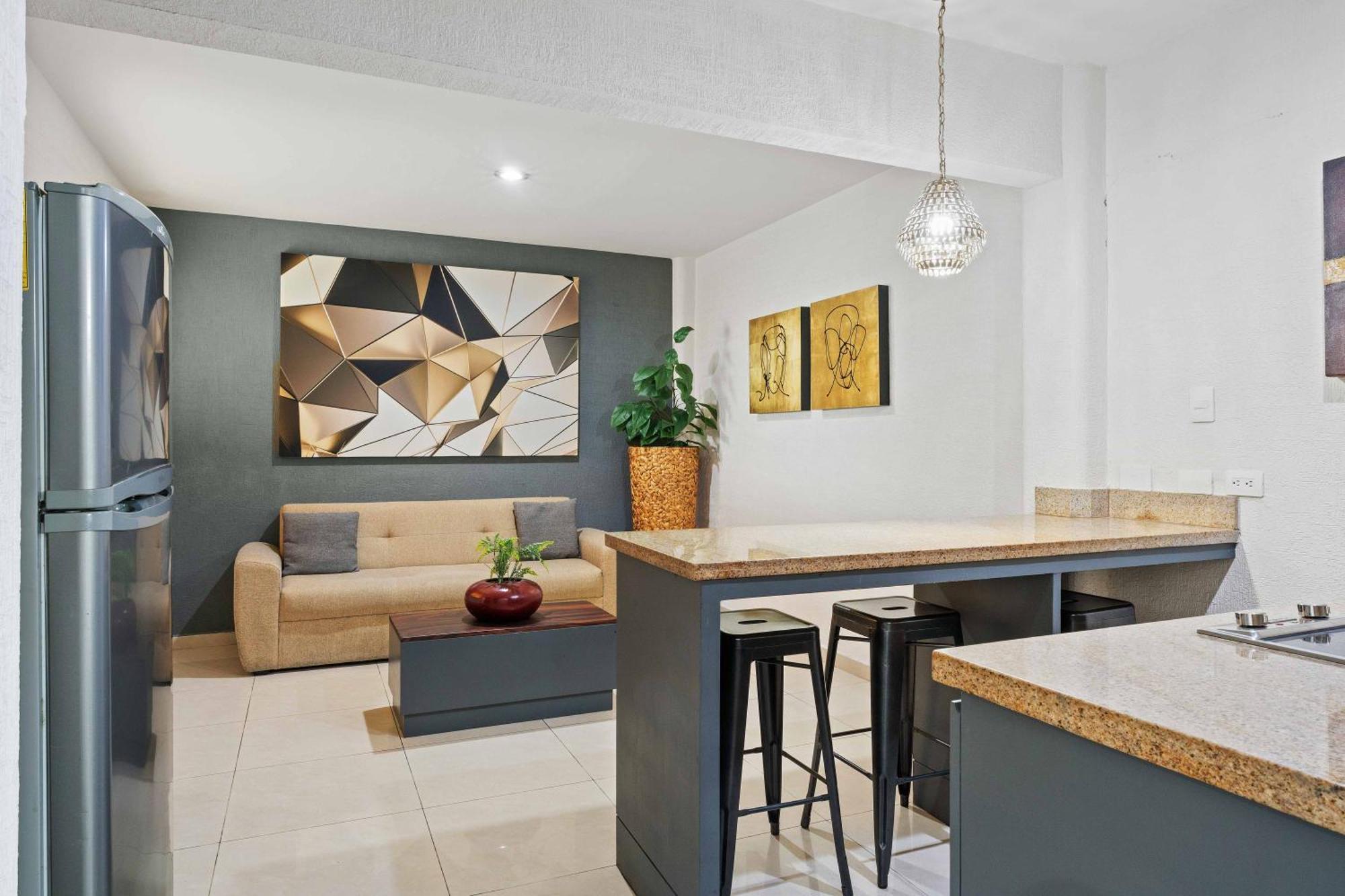 Homesuites Zaragoza Culiacán エクステリア 写真