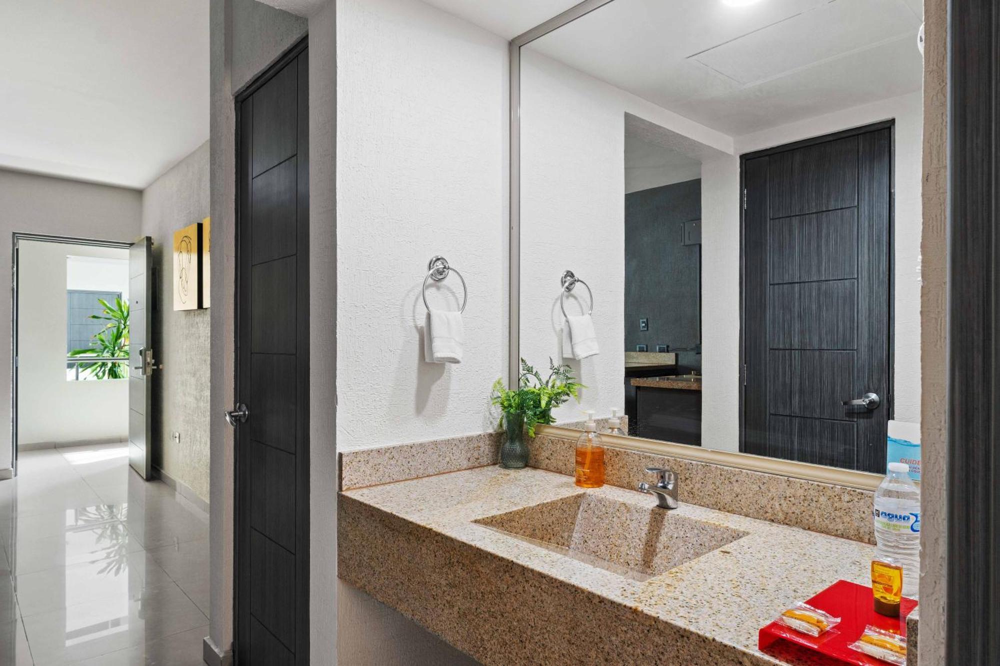 Homesuites Zaragoza Culiacán エクステリア 写真